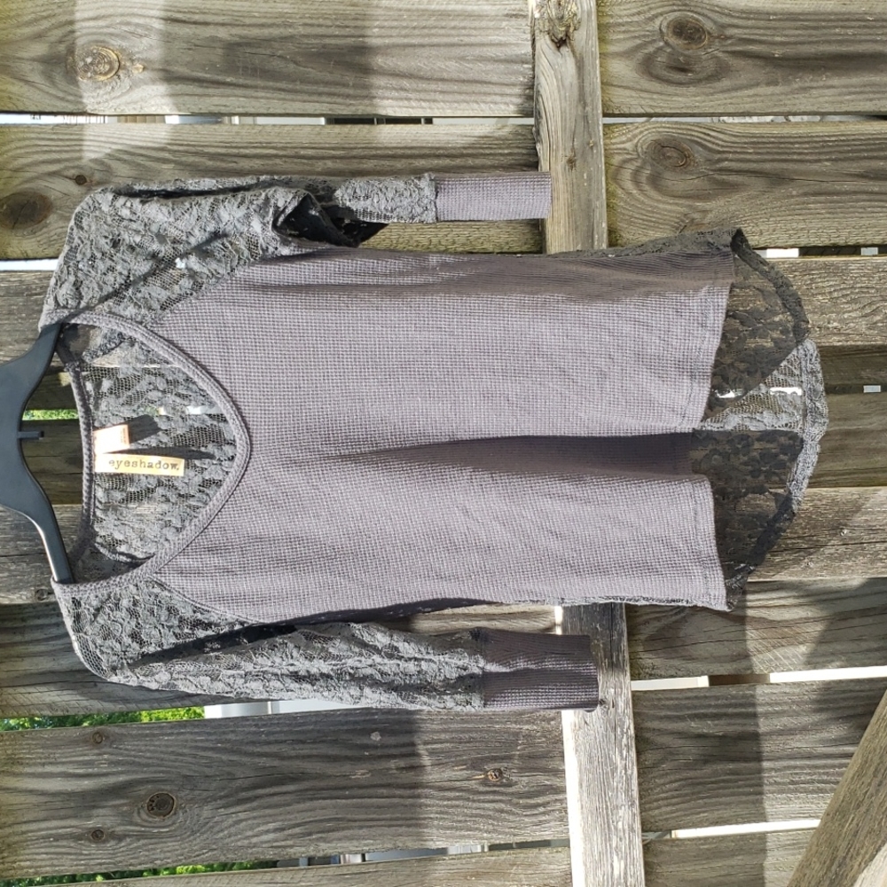 Eyeshadow 3/4 length sleeve shirt with sheer lace Back High Low Size Medium